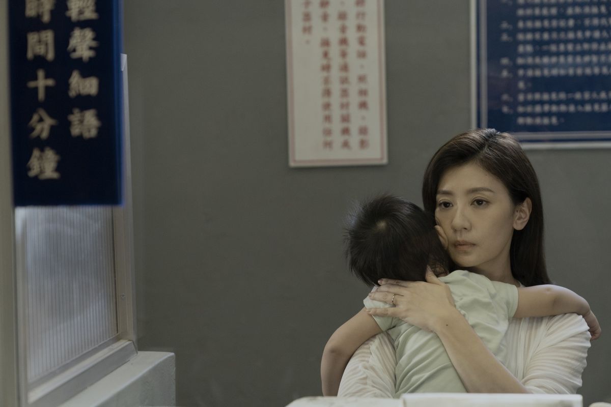 ▲《罪夢者》中多場探監戲，賈靜雯對著玻璃另一邊的張孝全崩潰痛哭，演技炸裂。（圖／Netflix提供）