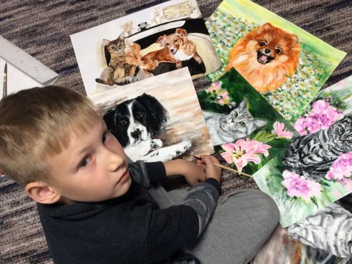 9歲小畫家幫毛孩畫美麗肖像　換取物資全送收容所超有愛
