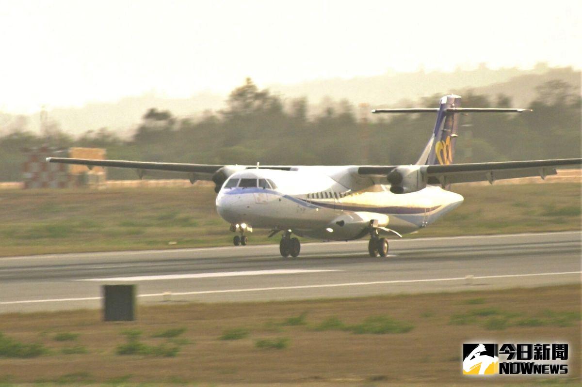 ▲金門機場跑道傳出有野狗亂入，因為跟總統蔡英文專機的時間相當接近，最後航警由擊殺野狗。（圖／蔡若喬攝, 2019.10.23）