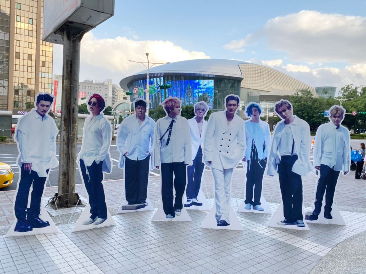 ▲SJ人型立牌。（圖／avex taiwan）