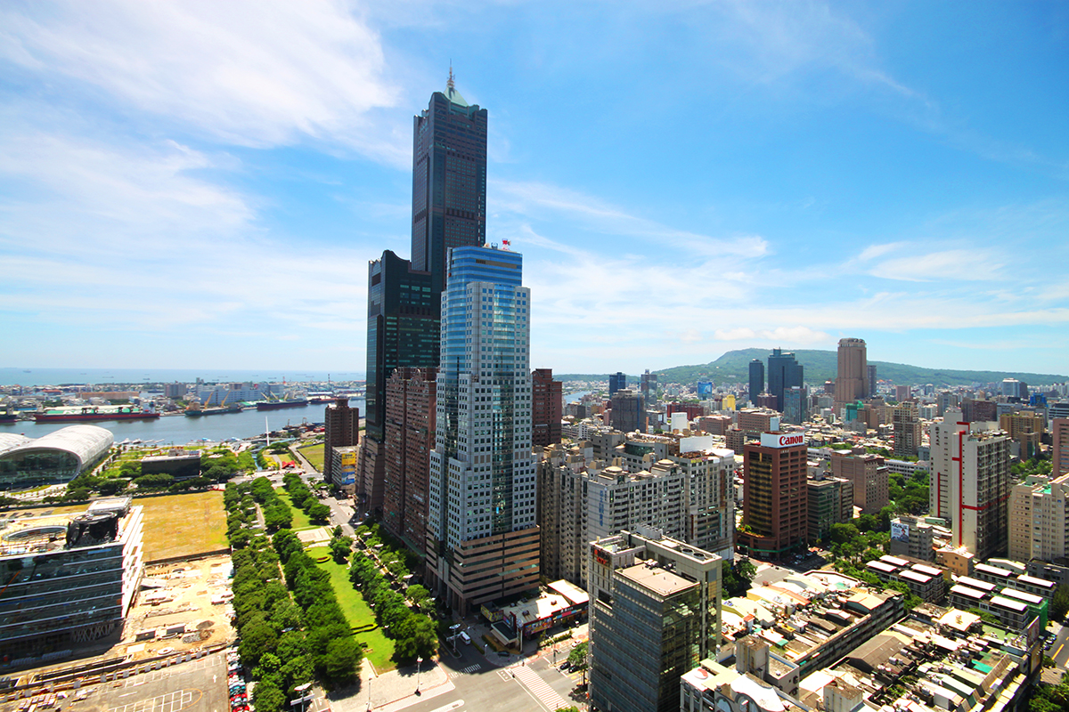 ▲40年期房貸再掀熱潮，高雄銀行最近啟動低利、可貸八成的40年期房貸，配合房地產市場向下修正後買氣回溫，40年房貸也激起年輕人購屋夢想。（圖／擷取自網路）