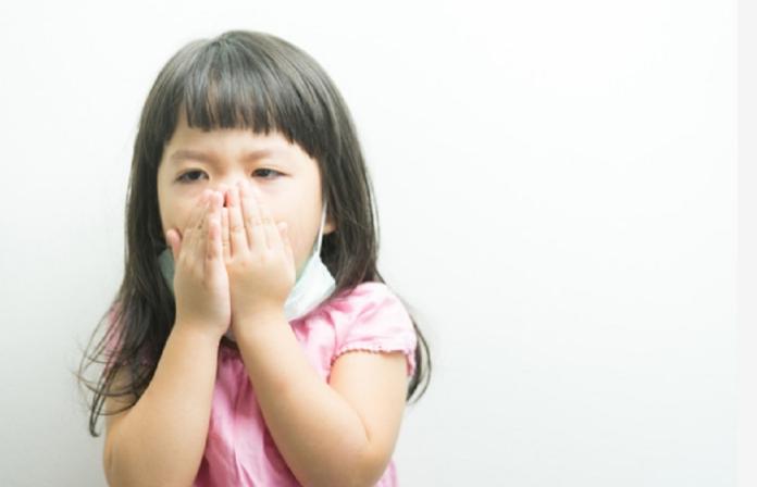 ▲小兒科醫師表示，幼童在夜間有兩種咳嗽常發作，分別是哮吼跟氣喘，家長應該觀察病症，及早就醫。（圖／shutterstock）