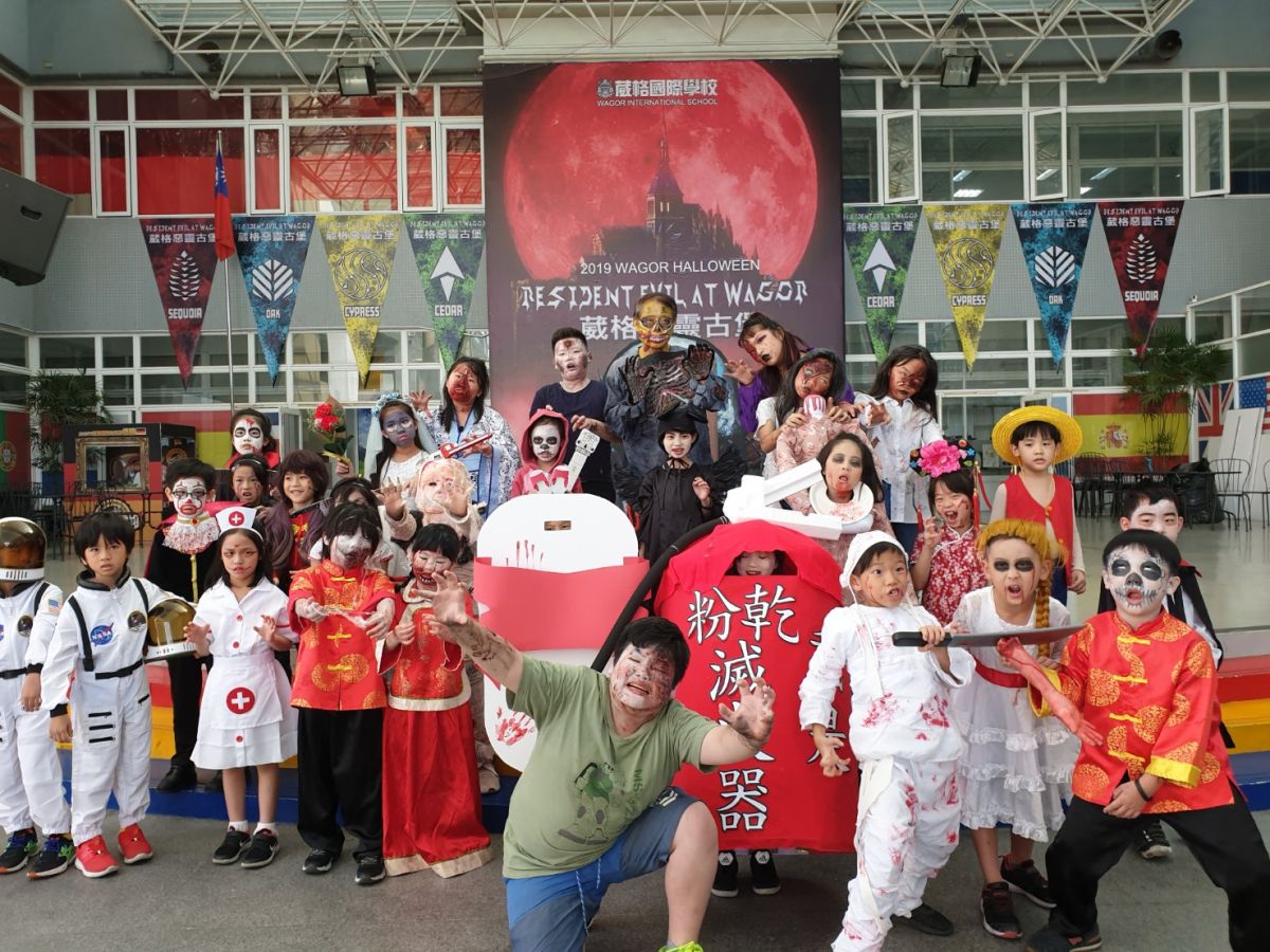 ▲台中葳格小學以惡靈古堡為主題舉辦萬聖節活動，師生扮鬼、搞鬼，校園鬼影幢幢（圖／金武鳳攝，2019.10.25)