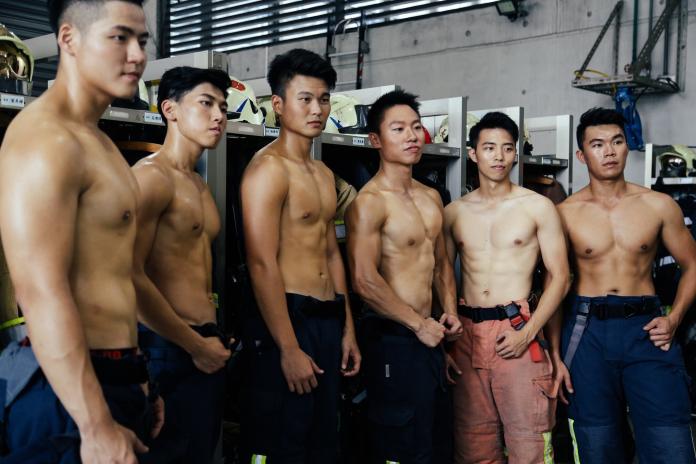 此次合作計畫推出猛男月曆目的是以消防觀念宣導和公益慈善為目標，促進兩國消防交流，沒有對外銷售通路。（圖取自臉書新北消防發爾麵）
