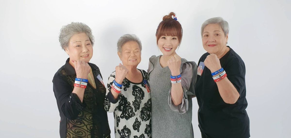 ▲許聖梅和一群「地方奶奶」組成「庶民女F4」。（圖／許聖梅提供）