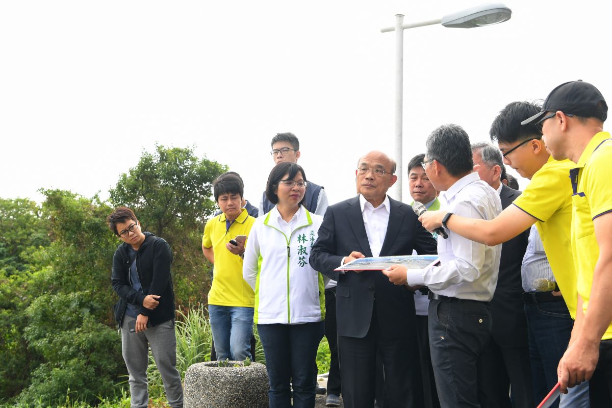 ▲行政院院長蘇貞昌視察五股疏洪道左岸堤防防洪計畫。（圖／行政院提供）