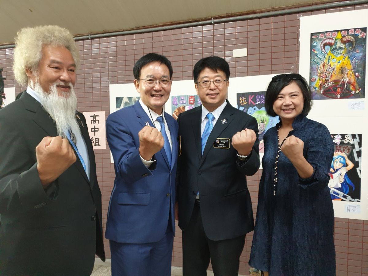 ▲國際扶輪3462區總監黃進霖（左二）及主委林南菁（右一）等人宣示，要2021年要讓全世界看到台灣根治C肝重大進展。（圖／金武鳳攝，2019.10.27)