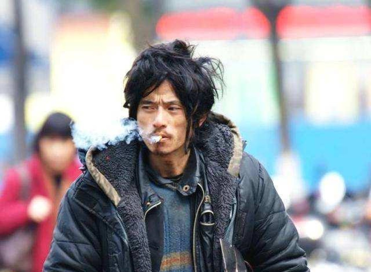 ▲ 9 年前，「犀利哥」爆紅。（圖／翻攝自土味搞笑君微博）