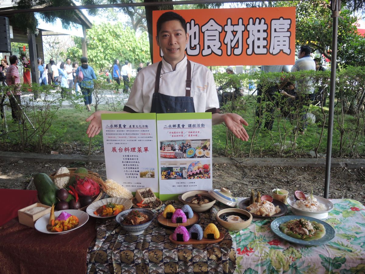 ▲達德商工商工餐飲科老師林宏軒協助推廣在地美食料理。（圖／記者陳雅芳攝，2019.10.27）