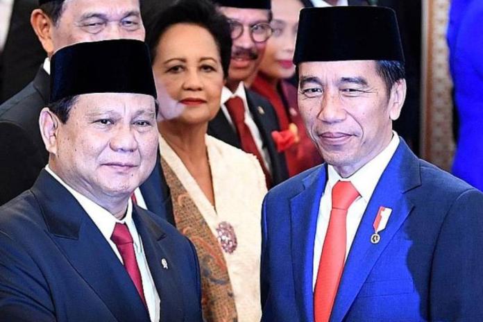 印尼總統佐科威於23日宣布新內閣，其中最引人注目的是延攬最大的政敵普拉博沃（Prabowo Subianto）入執政聯盟。（圖／雅加達郵報）