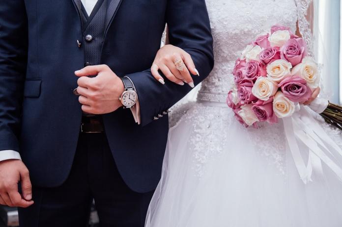 ▲網友說，五個人去參加親家的婚禮，卻被限制參加人數。（示意圖／翻攝自《pixabay》）