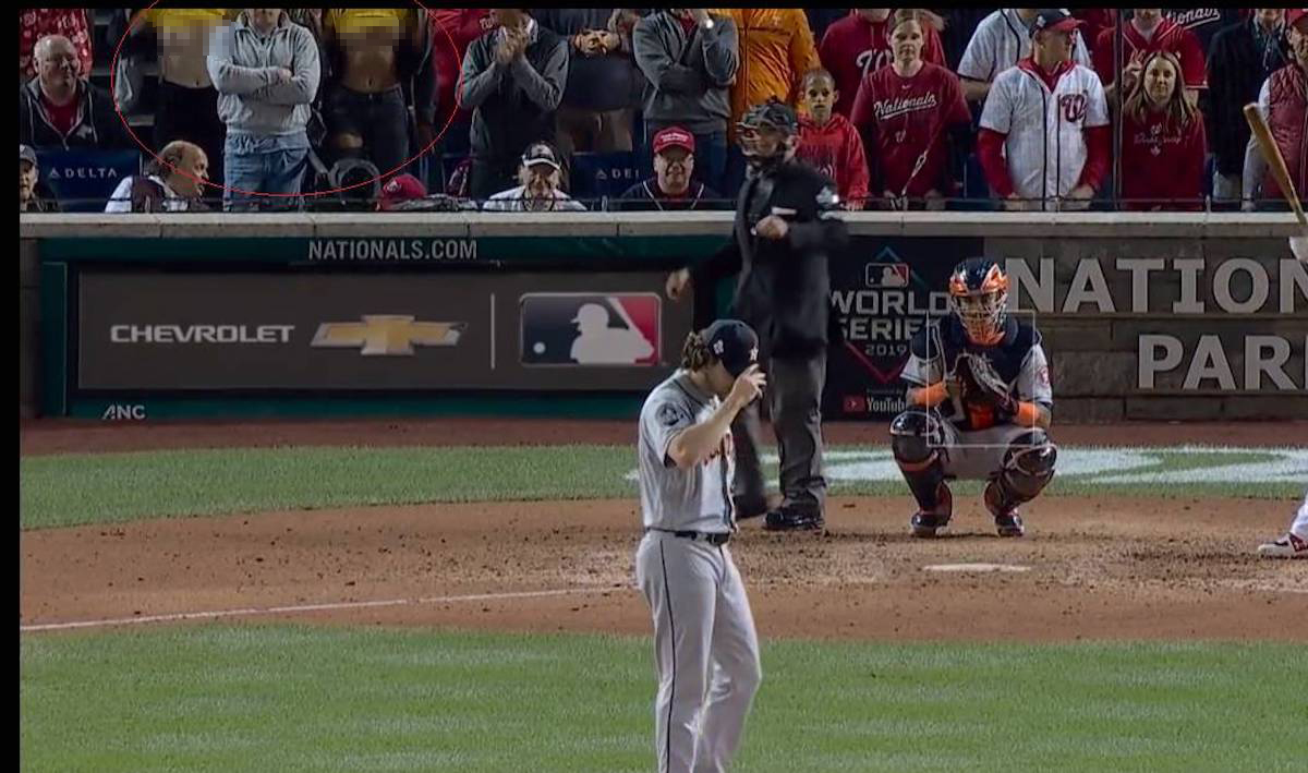 美國網紅Julia Rose在世界大賽G5中掀開上衣，結果被永久禁止進入球場（圖／截自網路）