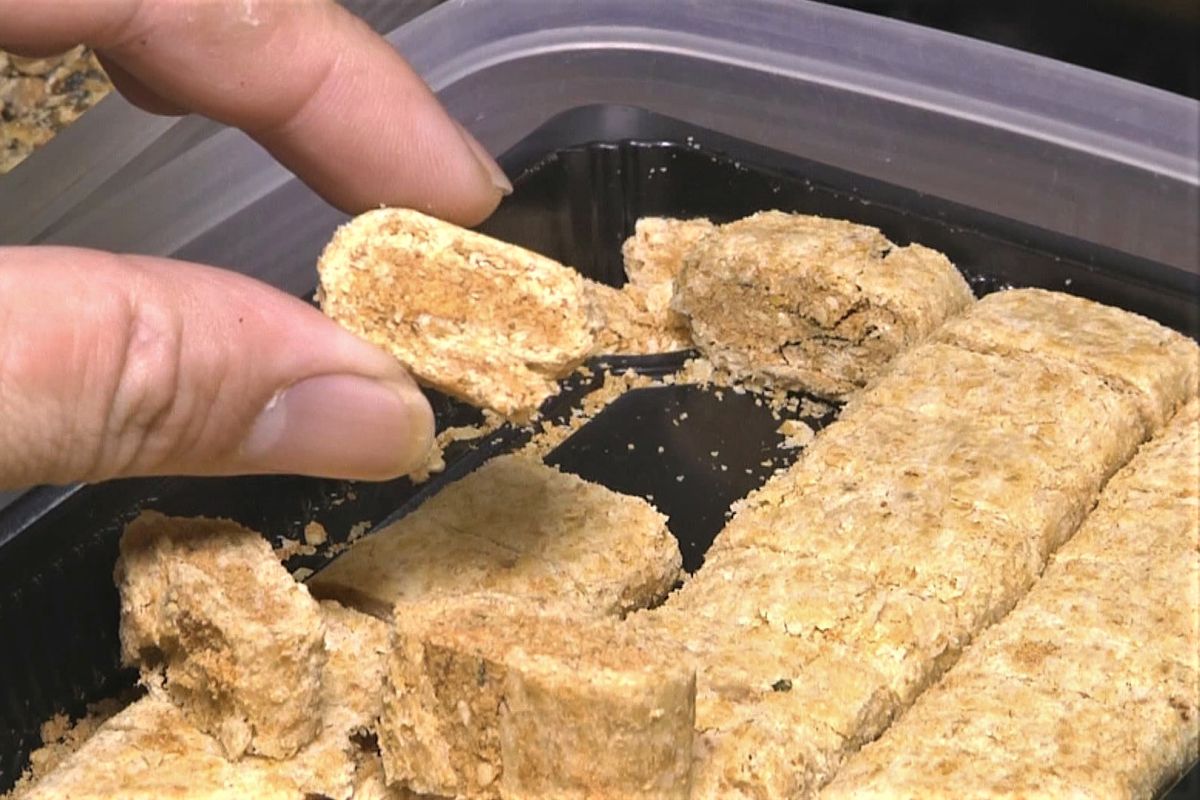 ▲金門衛生局抽驗市售「貢糖」安全無虞，民眾可安心購買。（圖／蔡若喬攝, 2019.10.29）