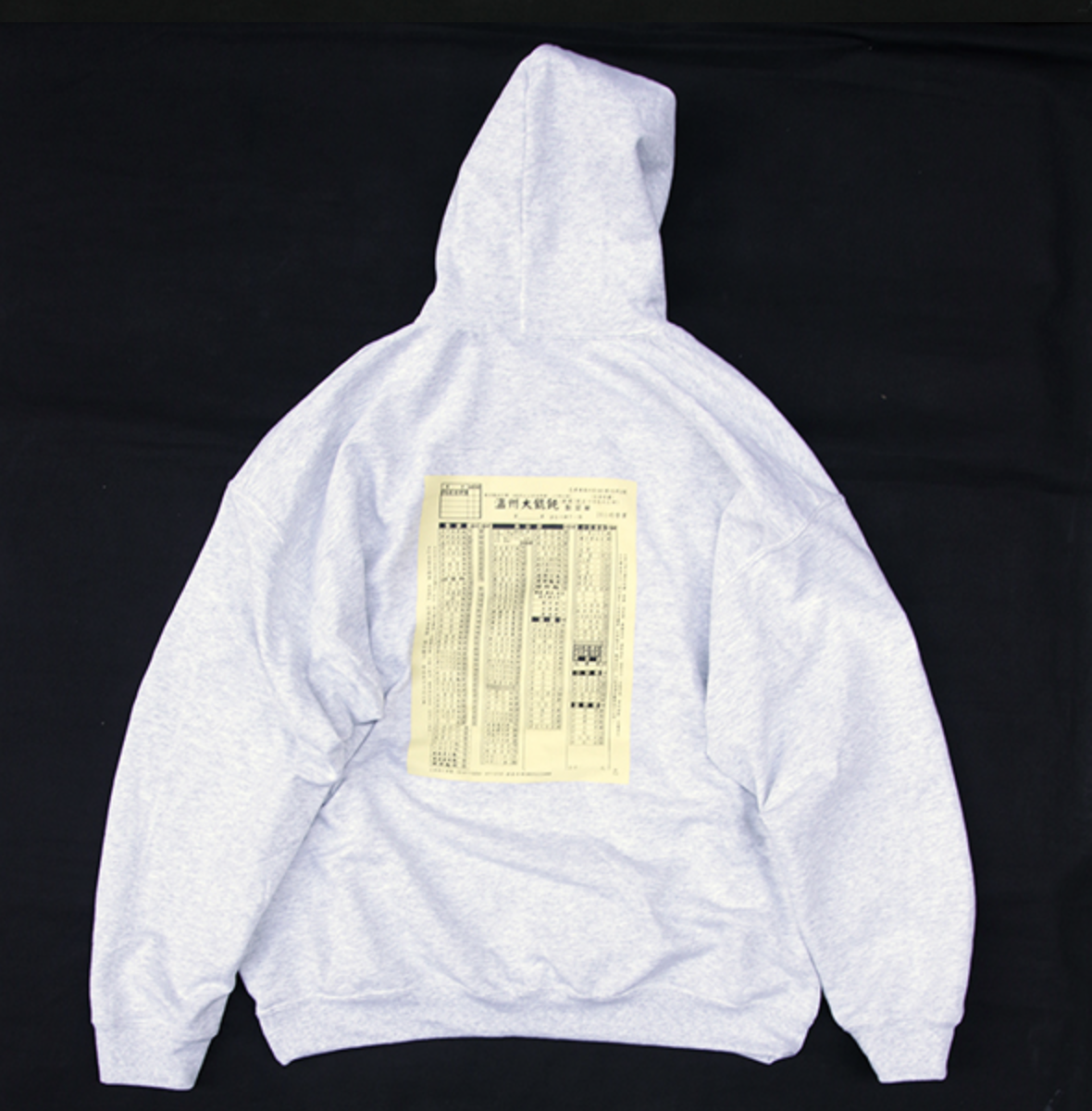 日本近期吹起一股「哈台熱潮」，不論是雞排還是珍奶，都受到日本人的喜愛，甚至拿珍奶來做各種珍奶相關商品。近期，連台灣在地小吃「溫州大餛鈍」都被拿來當作潮牌的設計，而且目前已經銷售一空。(圖取自Aevil Labels官網)