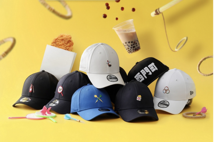 今年九月份知名潮帽品牌NewEra曾推出「台灣風情」限定版9FORTY帽款，除了印上珍奶、雞排等台灣夜市經典美食之外，還有夜市經典遊戲，射飛鏢、撈金魚、套圈圈。（圖取自New Era）