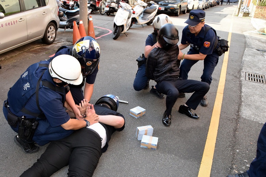 ▲警方逮捕嫌犯示意圖（圖／警方提供）