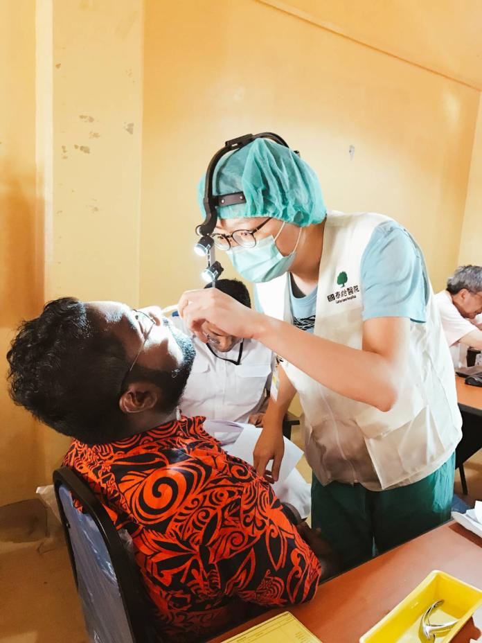 ▲國泰醫療團隊出訪斐濟，提供當地民眾各種醫療服務。（圖／國泰醫院提供）