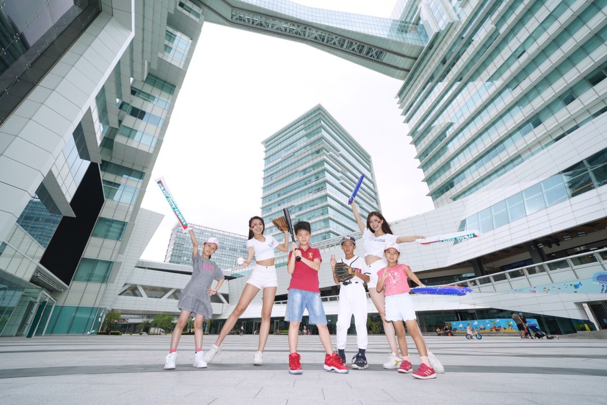 ▲中國信託今年度品牌形象影片「Home Run Taiwan轟吧！臺灣」傳遞「永不放棄，家在一起」精神，號召全臺民眾為中華隊加油，下週將於臺北市南港區的中國信託金融園區舉辦「世界12強直播派對」，歡迎球迷與中信兄弟球星、Passion Sisters啦啦隊一起力挺中華隊贏得佳績。(圖／中國信託金控提供)