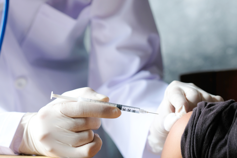 ▲荷蘭研究人員正在研發一種雷射技術，在不使用針頭的情況下「幾乎無痛」注射疫苗。（示意圖/Shutterstock）
