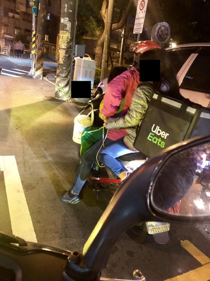 ▲外送員遇見一位媽媽三貼當外送員,讓他看了很心酸。(圖/翻攝靠北 Ubereats)