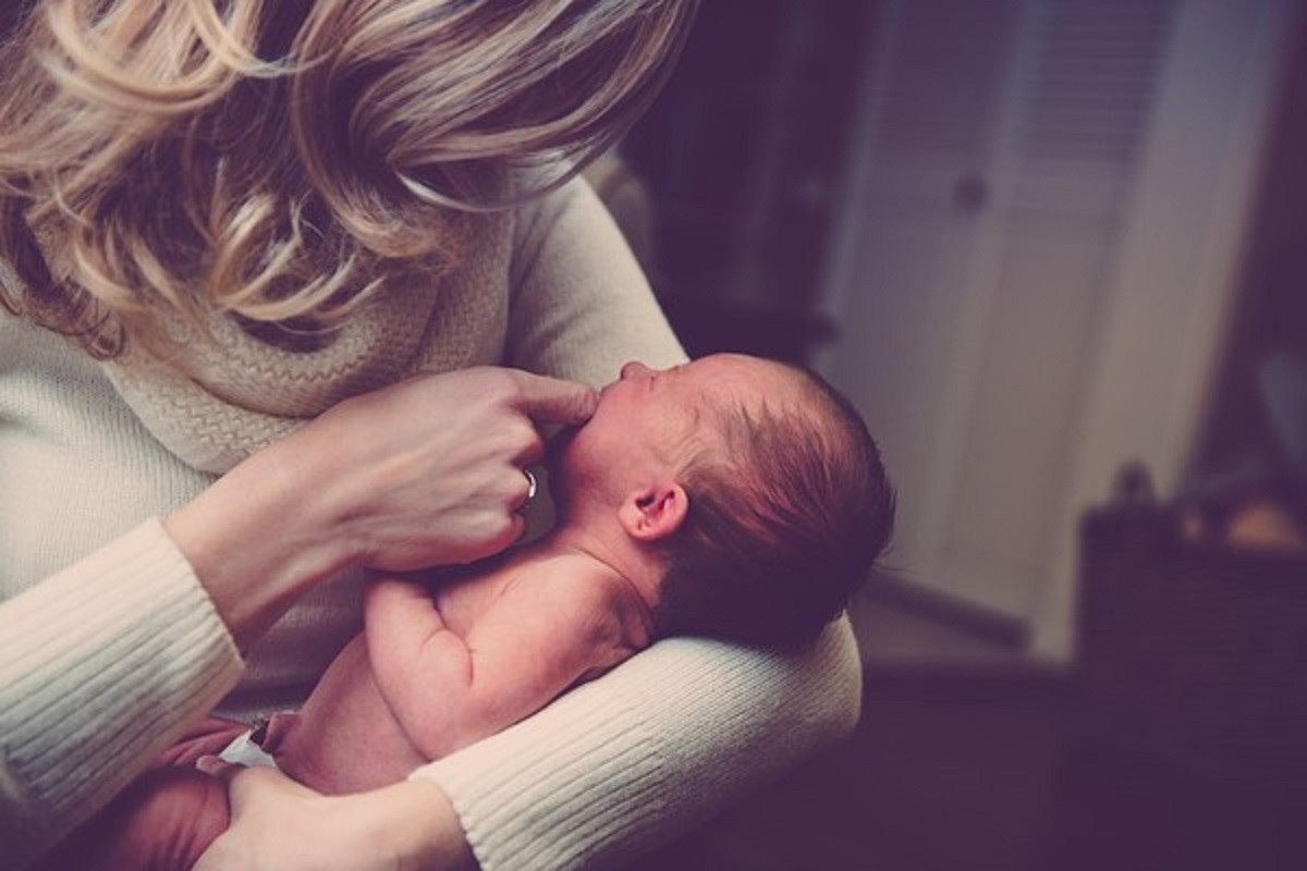 ▲根據國民健康署109年縣市母乳哺育率調查計畫，有九成四的媽媽都表示要給寶寶哺餵母乳。（示意圖／取自免費圖庫 pixabay ）