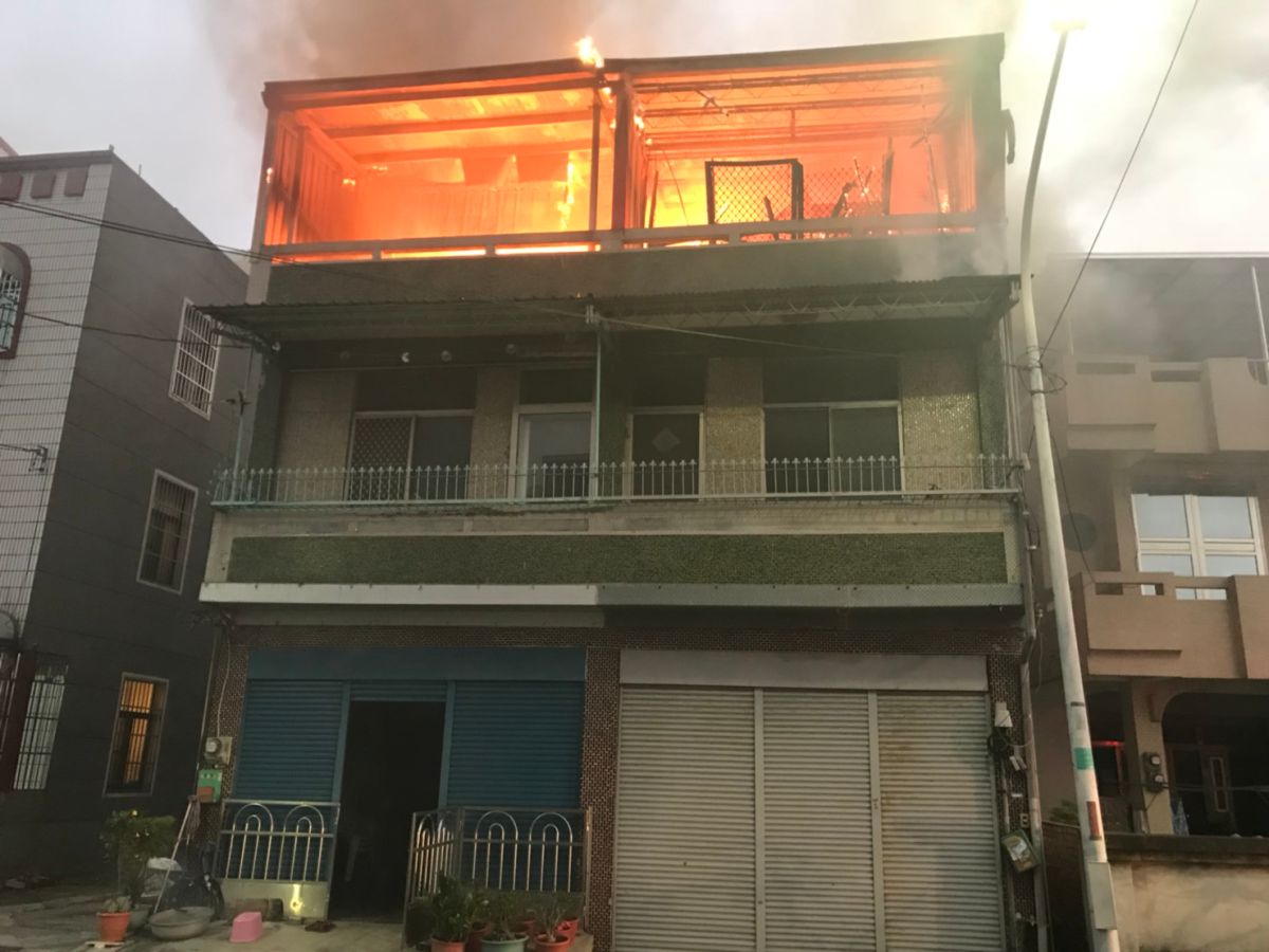 ▲住宅神龕火災案件，多因遺留火種所致。（圖／記者陳聖璋翻攝）