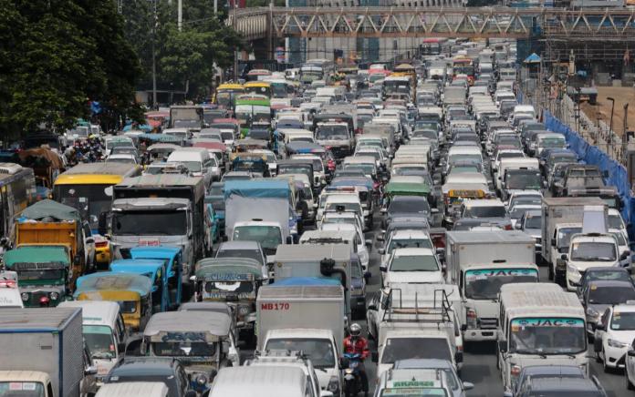 每天早上十點馬尼拉市區的車潮。（Inquirer, ANN）