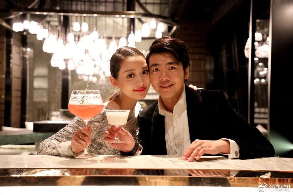 ▲郎朗的美豔混血妻素顏照曝光，網友酸差好大。（圖／翻攝微博）