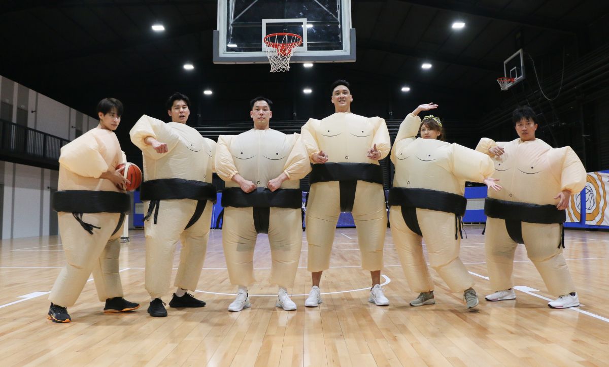 ▲蝦皮最強男神運動會，寶島夢想家球員陳世念（左二）、田壘（左三）。（圖／蝦皮提供）