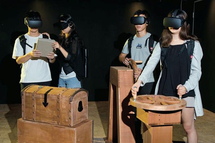 ▲義大遊樂世界VR體驗，培養團體互動合作之核心素養。(圖/公關照片)