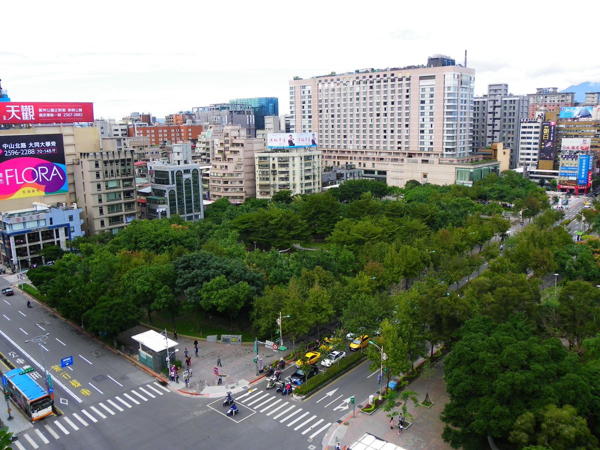 ▲日前有網友請教，買公園宅真的相當加分嗎？對此，就釣出許多行家急勸真的不要買。（圖／取自維基百科）