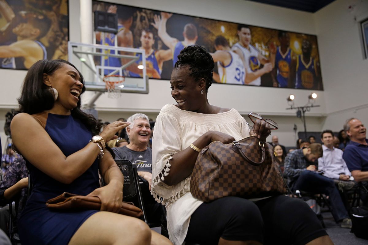 金州勇士明星大前鋒Draymond Green未婚妻Jelissa Hardy和母親Mary Babers-Green。（圖／美聯社／達志影像）