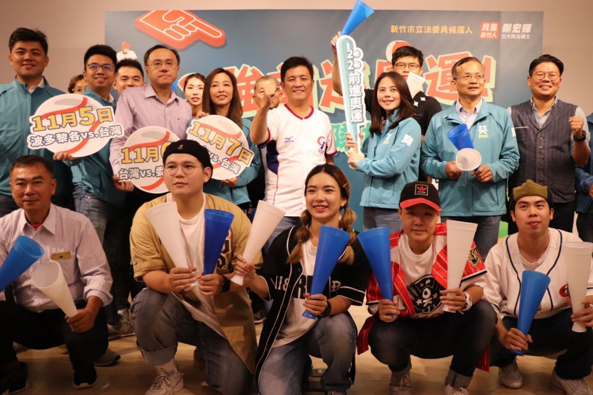 ▲世棒12強預賽、將於下周在台灣登場，新竹市立委參選人鄭宏輝將在競選總部舉辦棒球趴，邀請球迷共同到場為中華隊加油打氣。(圖/記者金祐妤攝,2019.10.31)