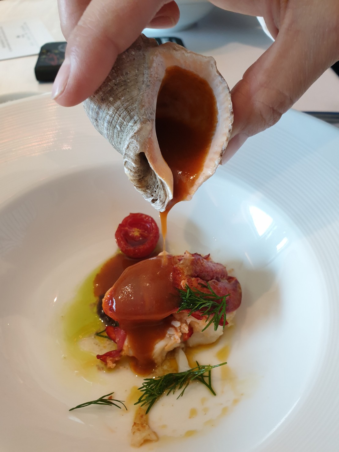 ▲台中日月千禧酒店邀羅偉洲舉辦的「玩味饗宴」客座長會，每道菜色都美得像藝品，讓人捨不得動筷。（圖／金武鳳攝，2019.10.31)