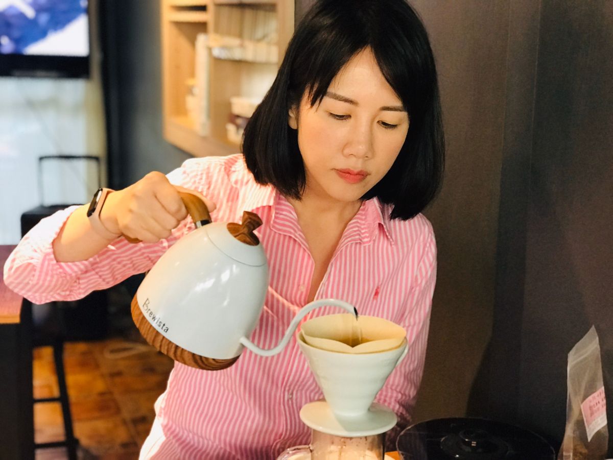 ▲立法委員參選人謝衣鳳推動「高手在民間–青年返鄉、翻轉地方」的理念，並透過影片拍攝，發覺南彰化民間高手，希望能翻轉地方。（圖／記者陳雅芳攝，2019.10.31）