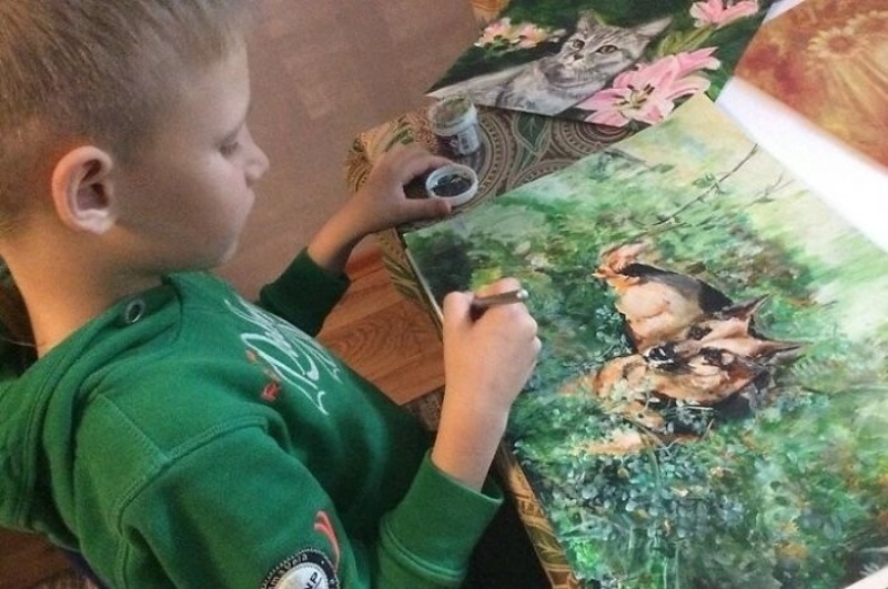 9歲小畫家幫毛孩畫美麗肖像　換取物資全送收容所超有愛！
