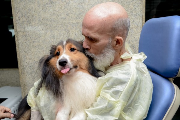 醫院破例讓癌症病患見愛犬　助心情好轉積極治療醫生都驚嘆