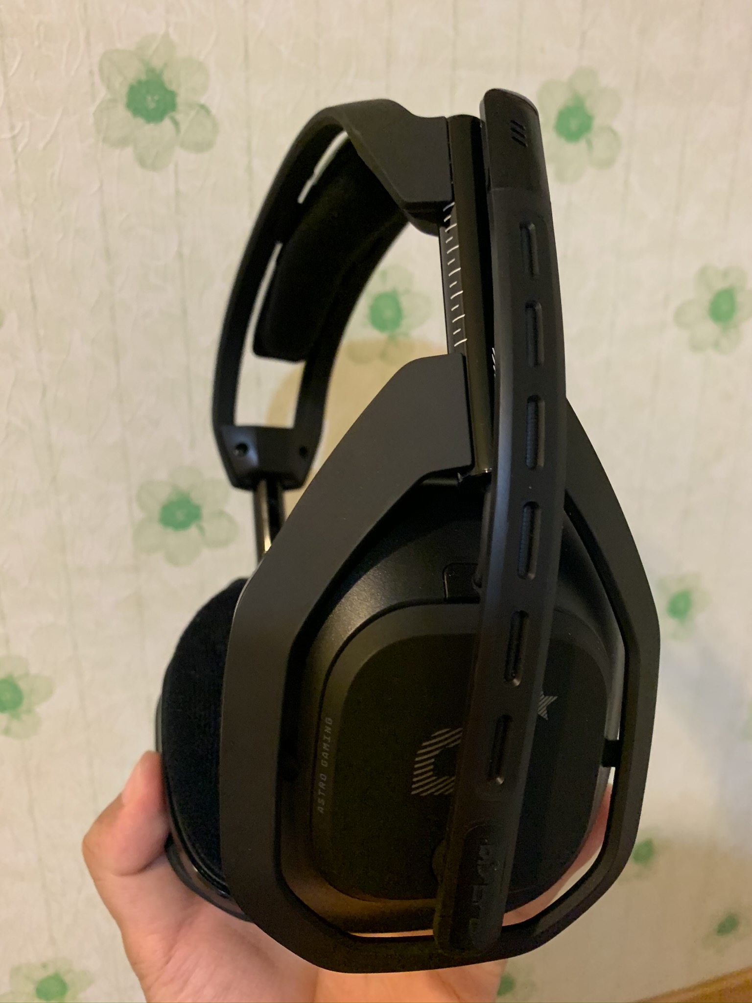 直立起來的話就是自動靜音,超級方便。