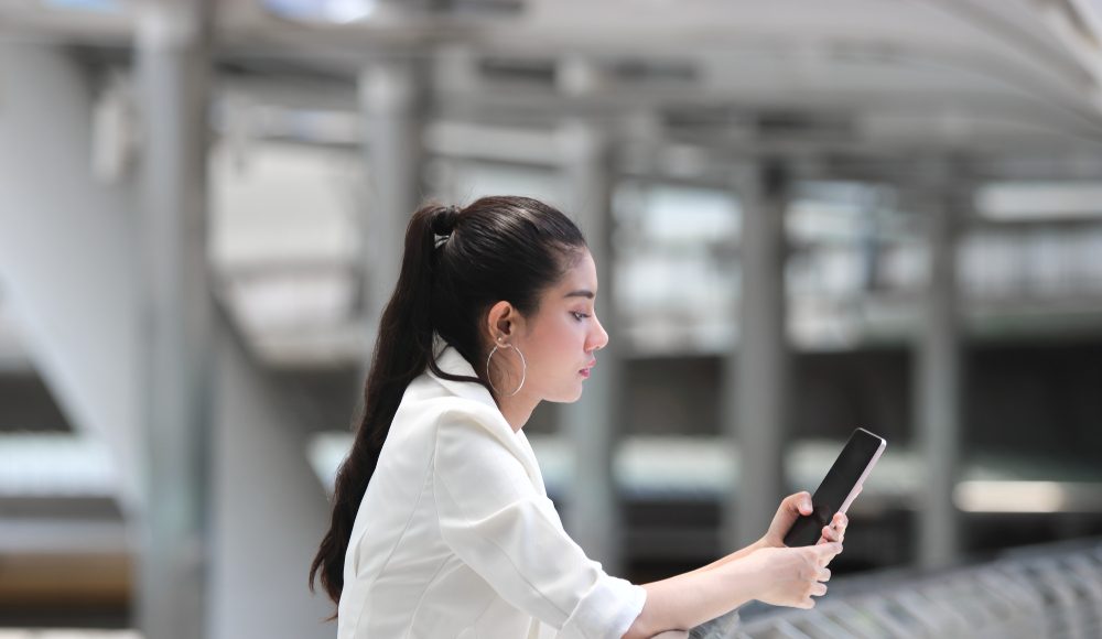  ▲比起找朋友，在職場想辦法結交『盟友』才是最重要的事。（圖／Shutterstock）