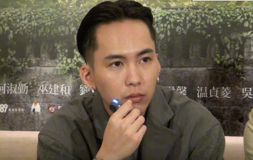 ▲巫建和回答問題前都會思索很久。（圖／姊妹淘）