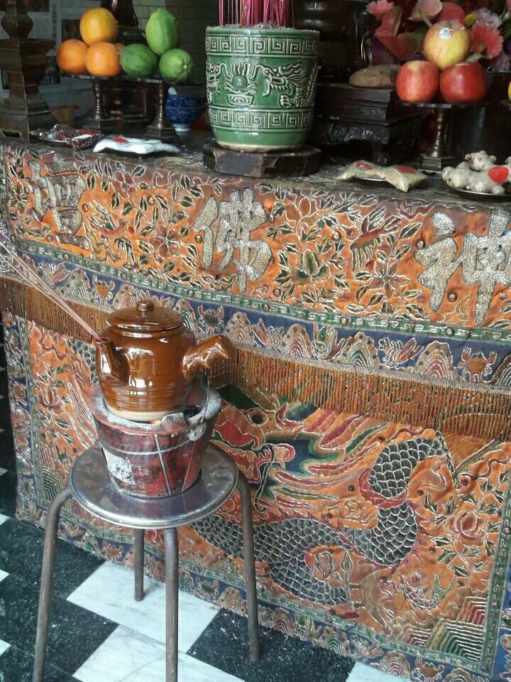 藥懺科儀所用的藥罐。（圖／翻攝自府城盤古藥皇廟【神佛壇】臉書專頁）