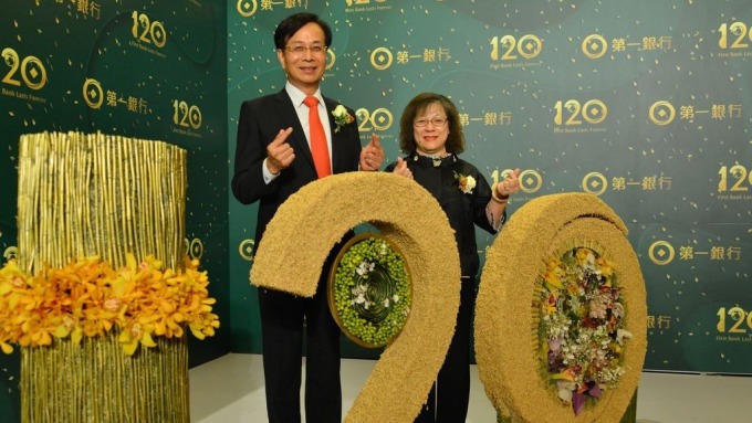 ▲ 財政部次長阮清華中午證實，第一金控暨第一銀行董事長廖燦昌（左）已主動請辭，財政部也已准辭。（圖／一銀提供）