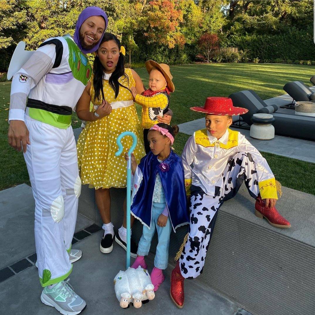 Curry一家萬聖節裝扮。（圖／翻攝自Stephen Curry個人IG）