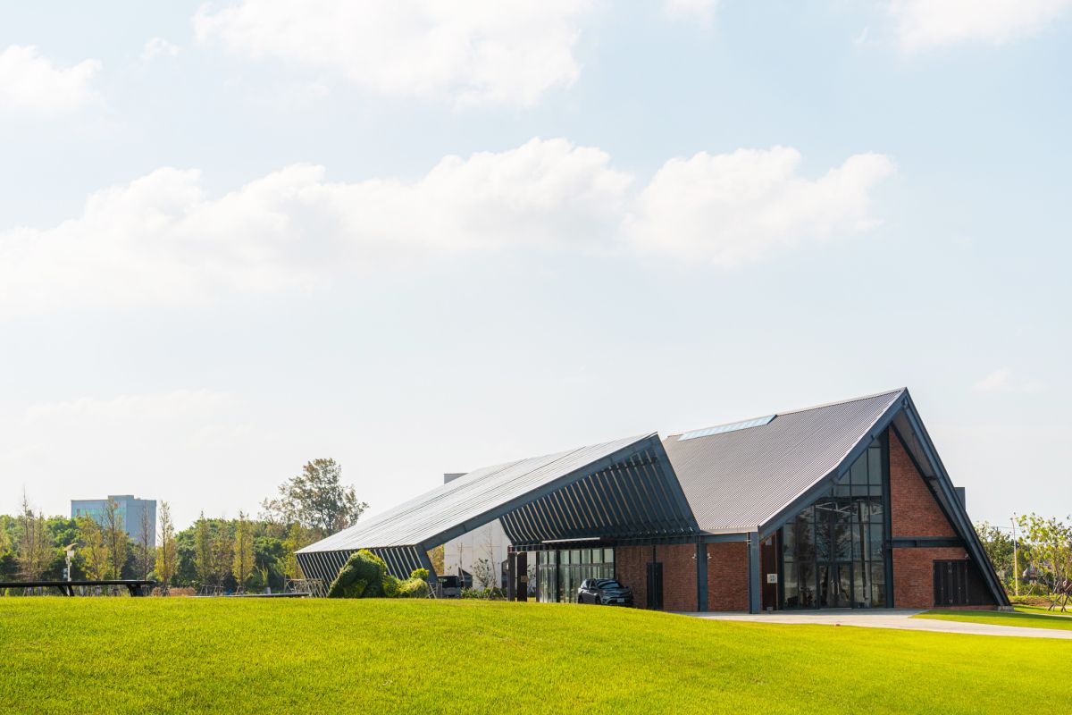 ▲農博園區裡的常設性場館也將保留，明年起轉型為「新屋農博環境教育園區」，化作永續種子，繼續肩負起環境教育的重任。（圖／桃園市政府提供）