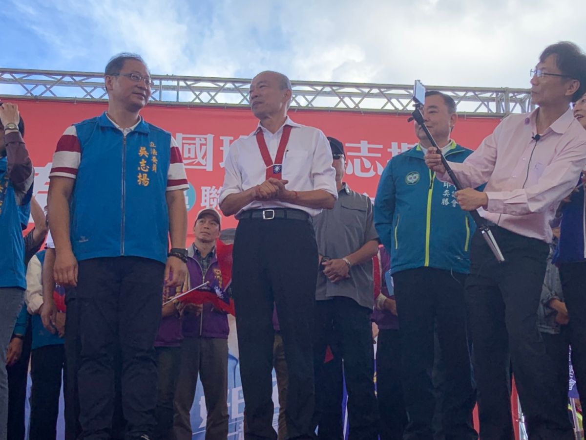 韓國瑜在造勢活動上，指出台灣二戰時沒遭到美軍攻打過。 (圖/記者吳承翰攝)