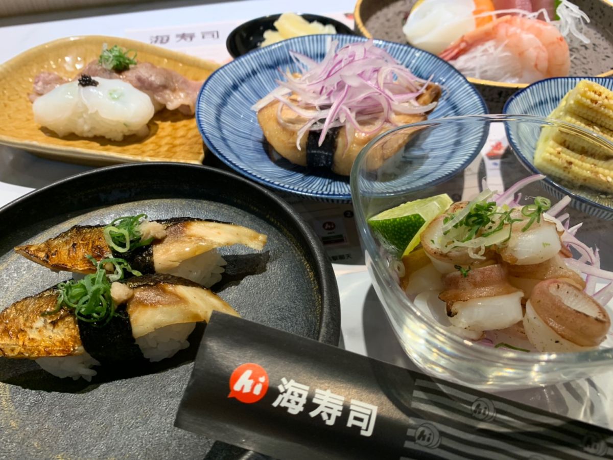 ▲迴轉壽司業者除了推出新菜，也搭配週年慶在11月推出「豐