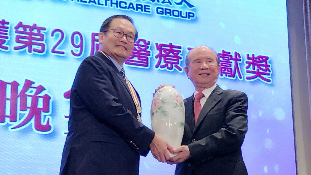 ▲以「杜式刀法」享譽全球的義大醫院院長杜元坤榮獲第29屆個人醫療奉獻獎。（圖／記者陳美嘉攝）