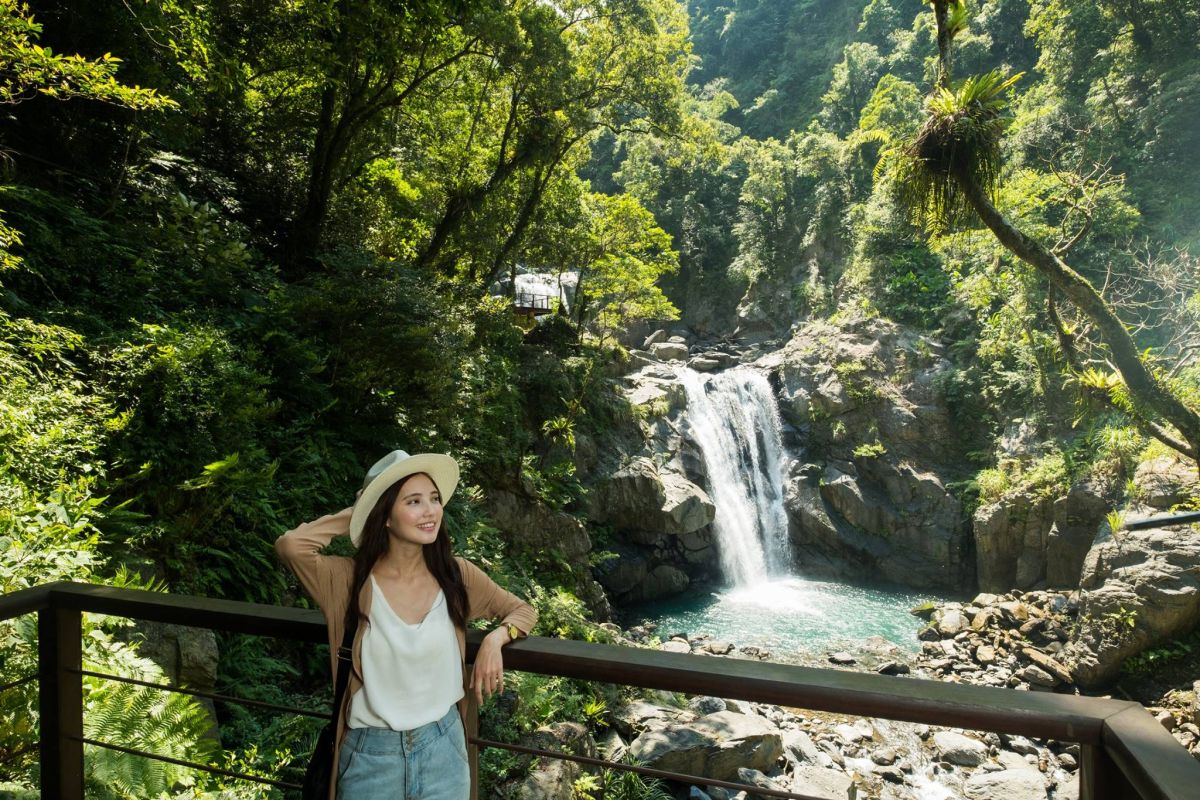 ▲芬多精與負離子能讓旅客洗去身心疲憊。圖為內洞國家森林遊樂區。（圖／林務局提供）