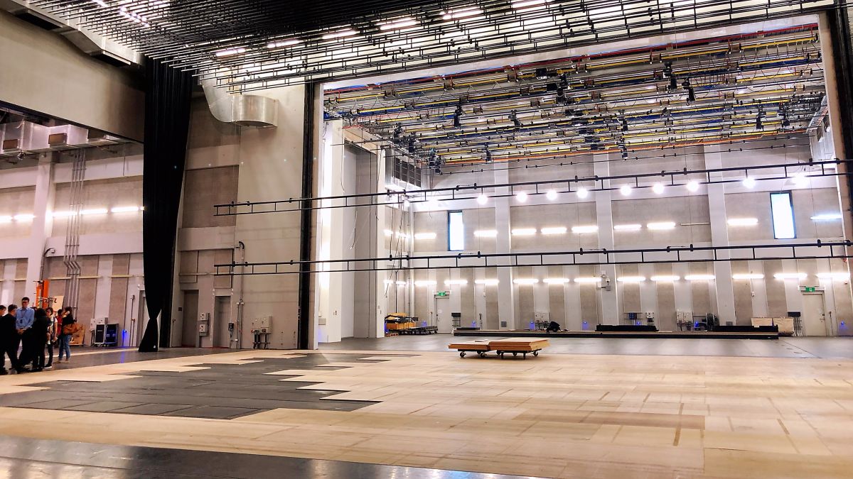 ▲衛武營歌劇院表演舞台遭質疑，「舞台升降機」沒安裝。（圖／記者陳美嘉攝）