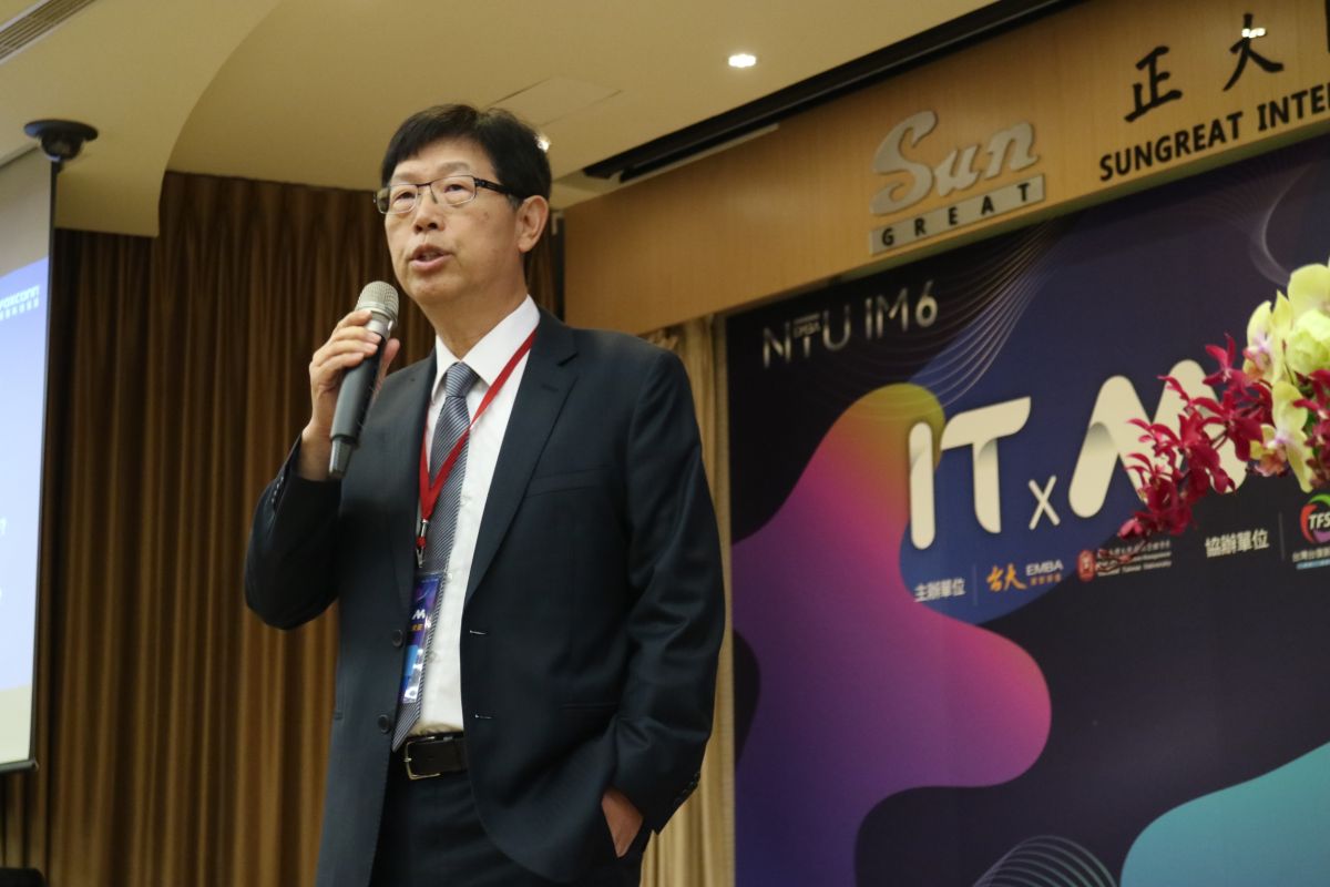 ▲鴻海董座劉揚偉1日應邀台大EMBA資管協會發表演講，同時也分享競爭力中「產品經理」便是珍貴人才。（圖／鴻海提供）